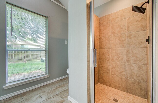 Building Photo - 13215 Bunker Hill Dr