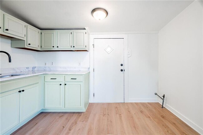 Building Photo - 805 Ave A