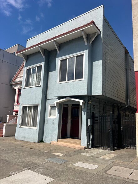 Building Photo - 725 Madison St