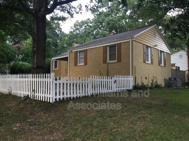 Building Photo - 2200 Thurmond Pl