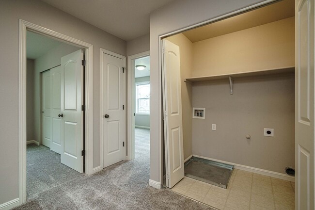 Building Photo - $500 Move In Special  4 Bedroom 2.5 Bath New Carpet and Fresh Paint