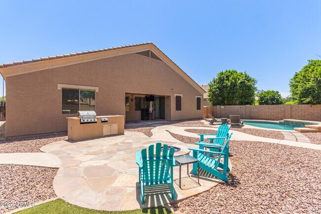 Building Photo - 4978 E Karsten Dr