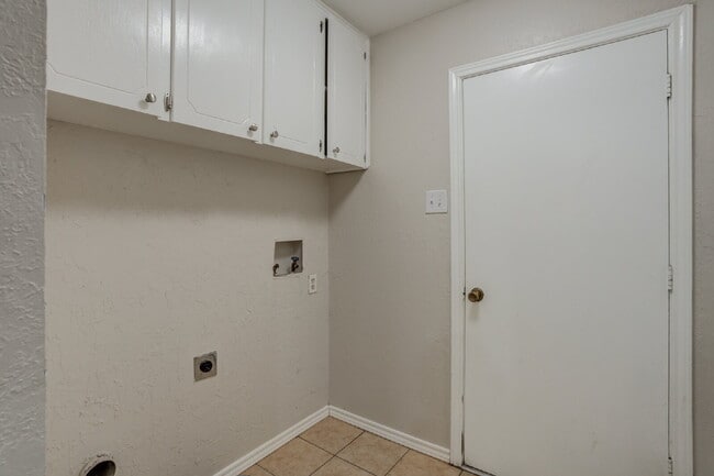 Building Photo - South Lubbock 4 bedroom 2 bath home