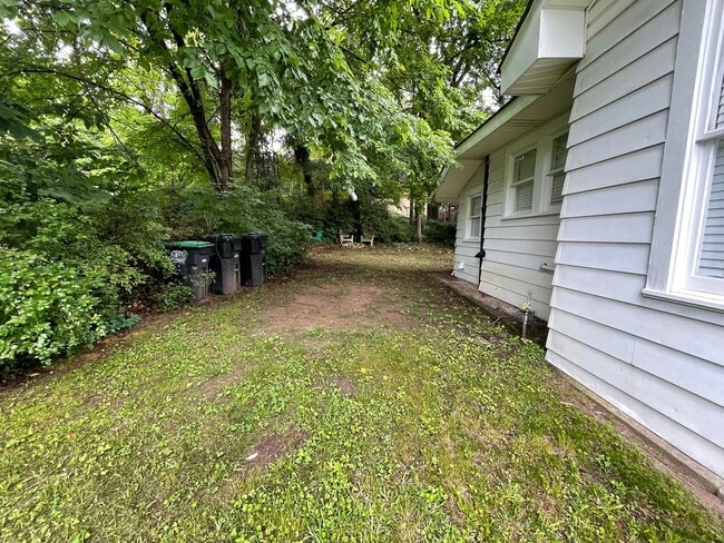 Building Photo - Nice 2/1 House in Old East Rome- $1,295