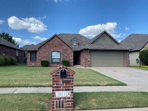 Building Photo - 3 Bed | 2 Bath | Jenks