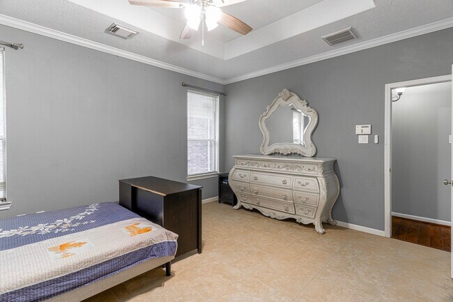 Building Photo - 20919 Garden Arbor Ln