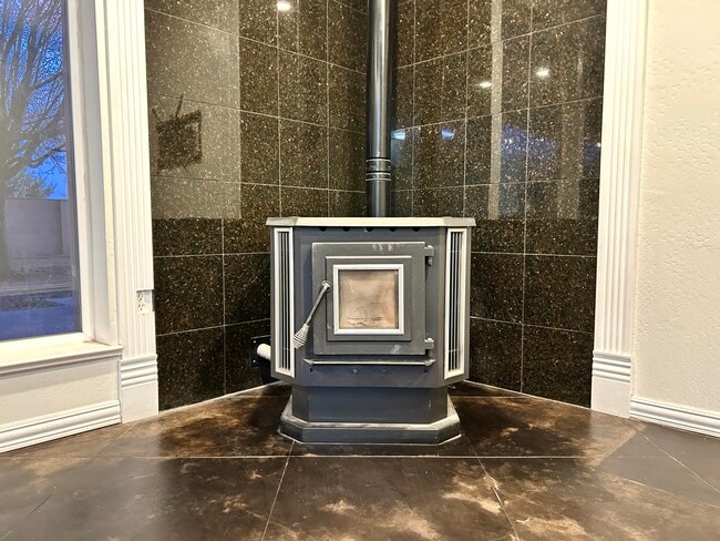 Building Photo - 1001 Pinzon St NW