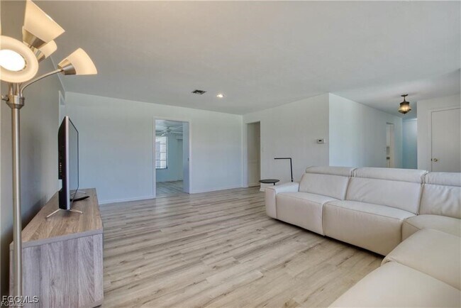 Building Photo - 5330 Nautilus Dr