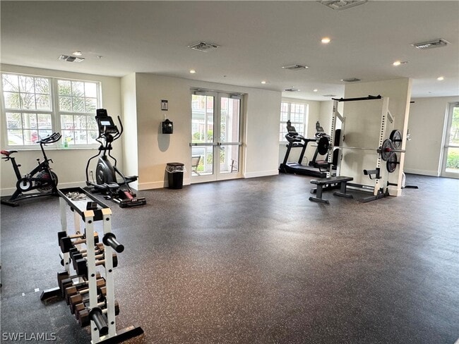 Building Photo - 15901 Pointe Cir