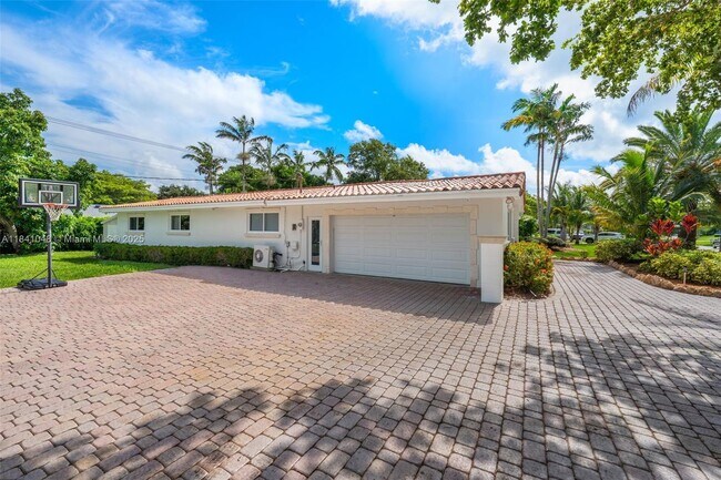 Building Photo - 6561 Marlin Dr
