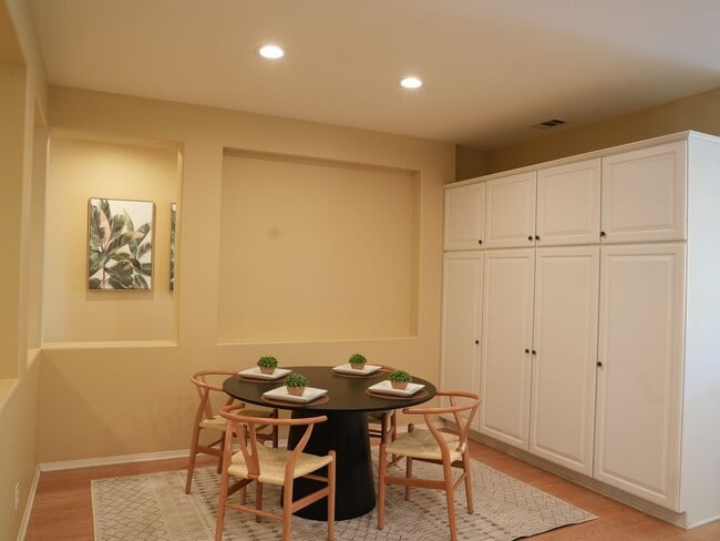 Building Photo - Cozy Stevenson Ranch Home on a Quiet Cul-D...