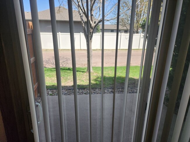 Building Photo - Three bedroom two bathroom Town home