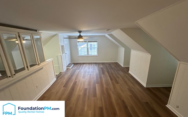 Building Photo - 7939 Dovie Ln