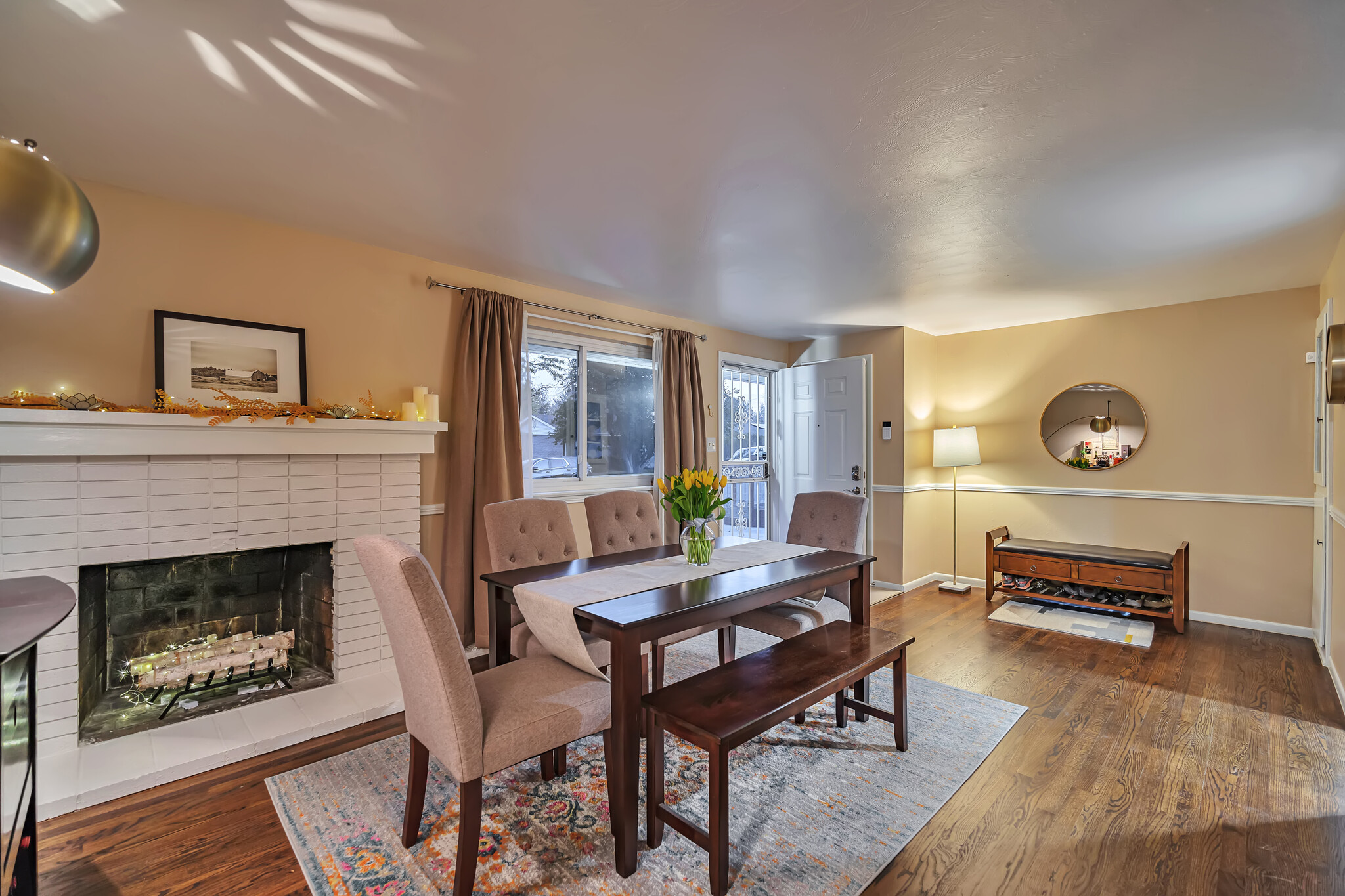 Entryway/Dining Room - 3487 W Alamo Ave