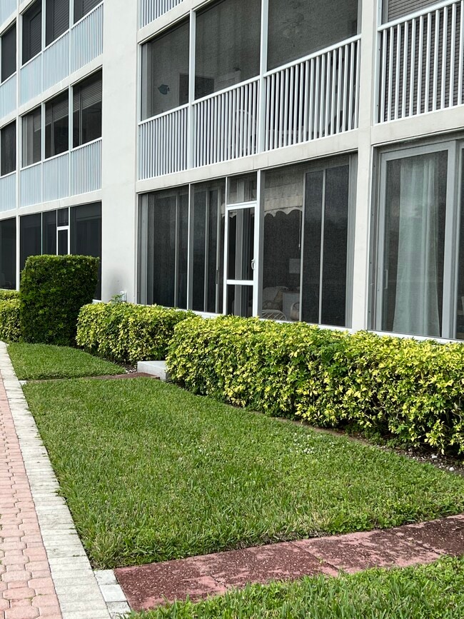 Building Photo - 3100 S Ocean Blvd