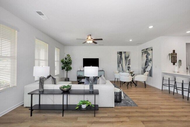 Building Photo - BRAND NEW 3 Bed 2.5 bathroom townhomes in Madison!