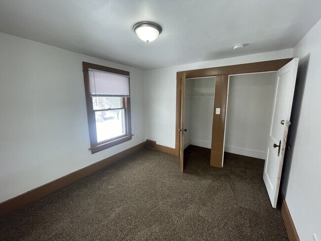 Building Photo - 944 Baughman St