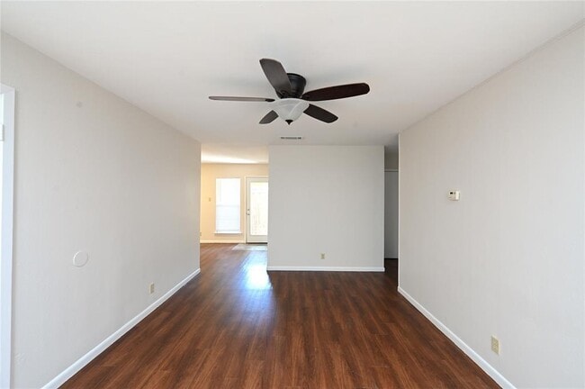 Building Photo - 1503 Valleyridge Dr