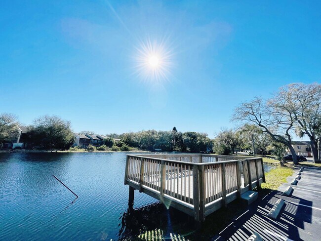 Building Photo - 7120 Waterside Dr