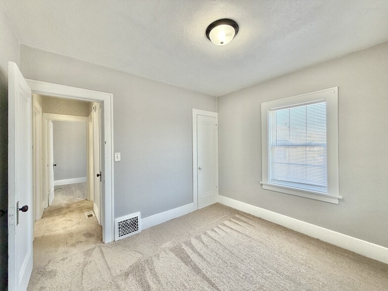 Building Photo - 1212 Center Ave