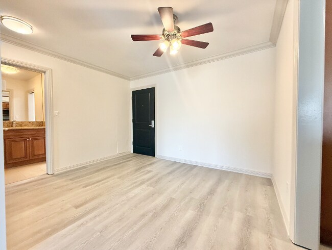 Building Photo - 821 3rd St
