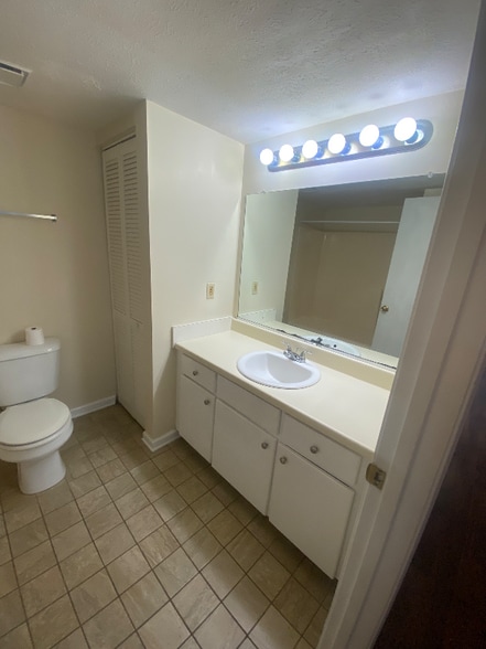 Building Photo - 157 Haverford Ct