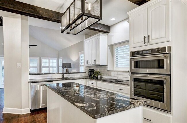Building Photo - 30389 Ledgemont
