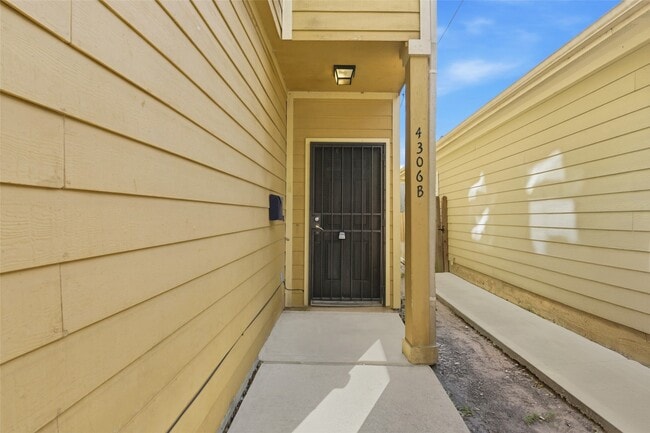 Building Photo - 4306 Maggie St