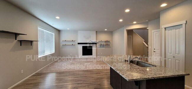 Building Photo - 6925 Honeylocust Ct NE