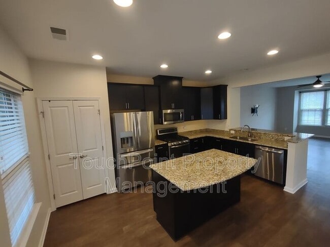 Building Photo - 4073 Zilker Park Dr