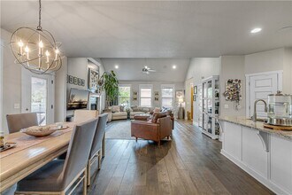 Building Photo - 2630 E Bayside Xing