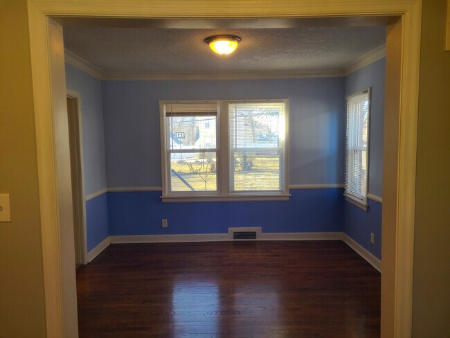 Building Photo - 5830 Paseo Blvd