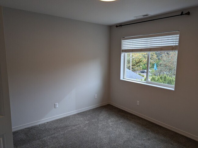 Building Photo - 407-409 Madrona Ave SE