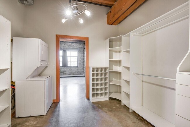 Building Photo - 404 N Washington Ave