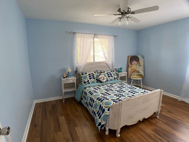 Building Photo - 5718-5713 13th Ave S