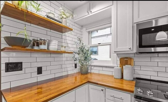 Building Photo - House with Fenced Yard * Walking Distance to MSU Campus and Downtown Bozeamn