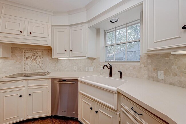 Building Photo - 12419 Huntingwick Dr