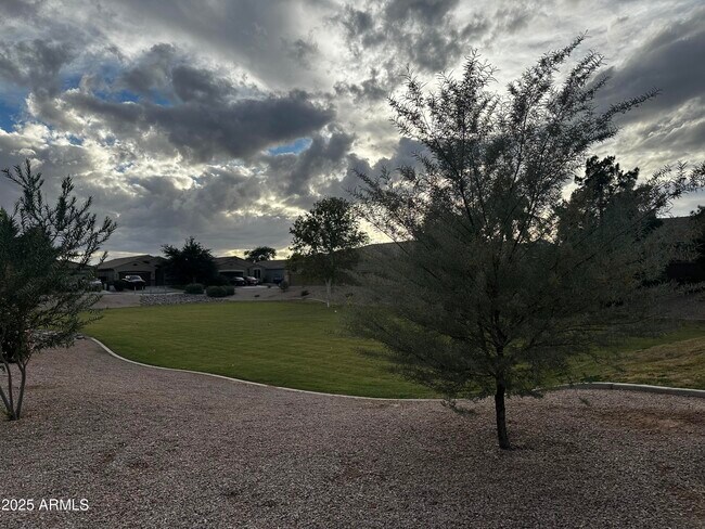 Building Photo - 1686 W Paisley Dr