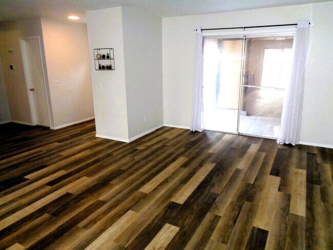 Building Photo - 10405 Ashwood Dr