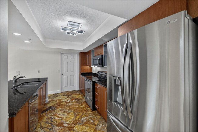 Building Photo - 900 SE 2nd St