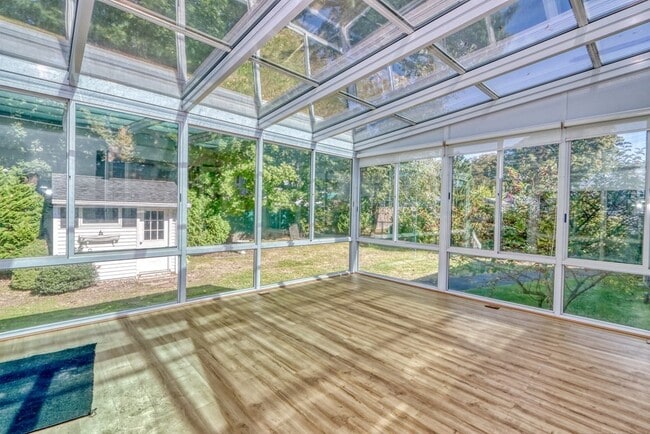 Building Photo - 33 Hillcrest Rd