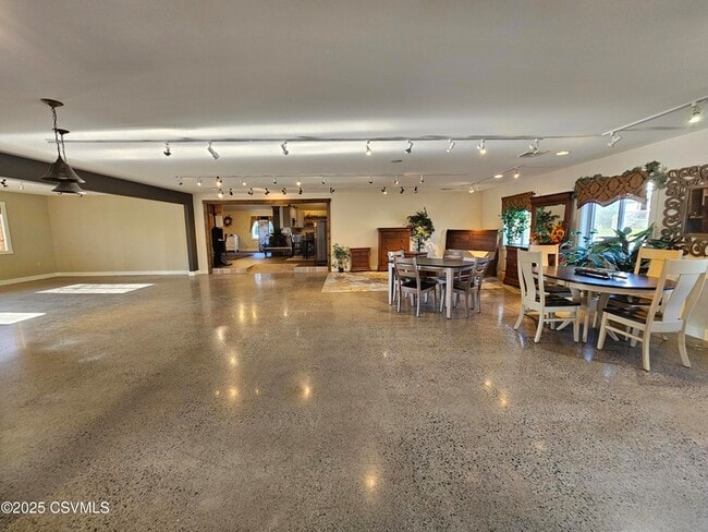 Building Photo - 341 N Market St