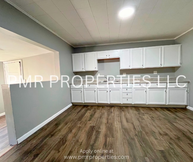 Building Photo - 2 Bedrooms/1 Bathroom House
