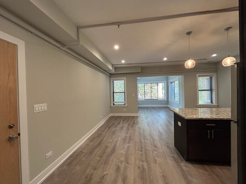 Building Photo - 1000 Crain St