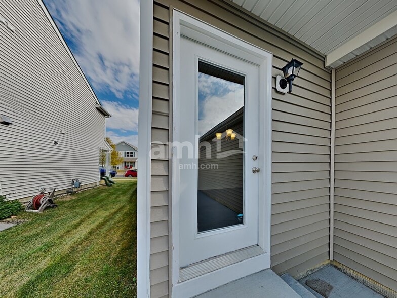 Building Photo - 1395 Ithaca Dr