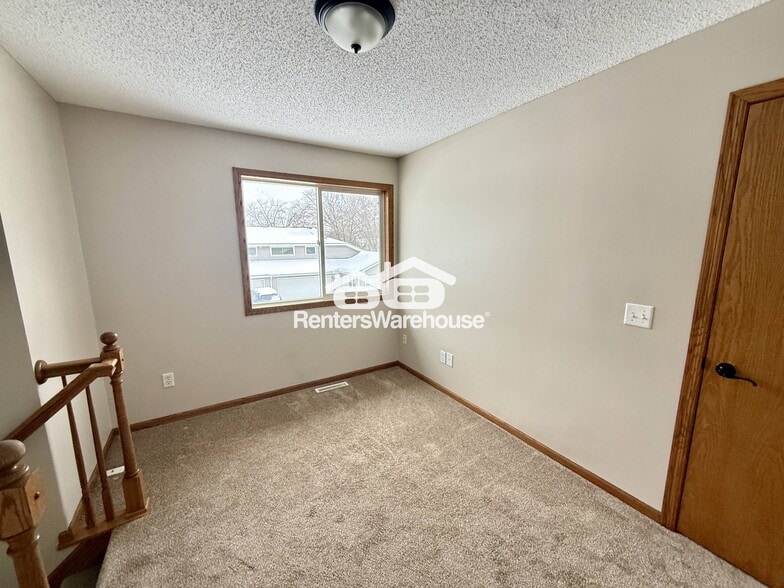 Building Photo - 6762 Gretchen Ct N