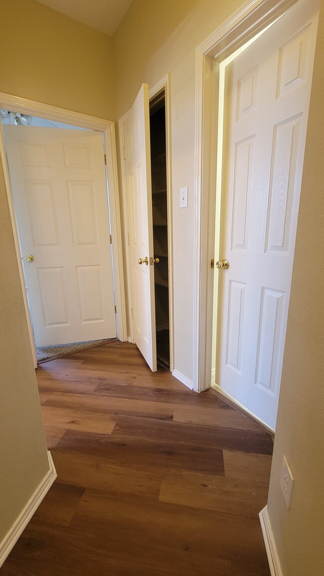 Building Photo - 1606 Jennifer Dr