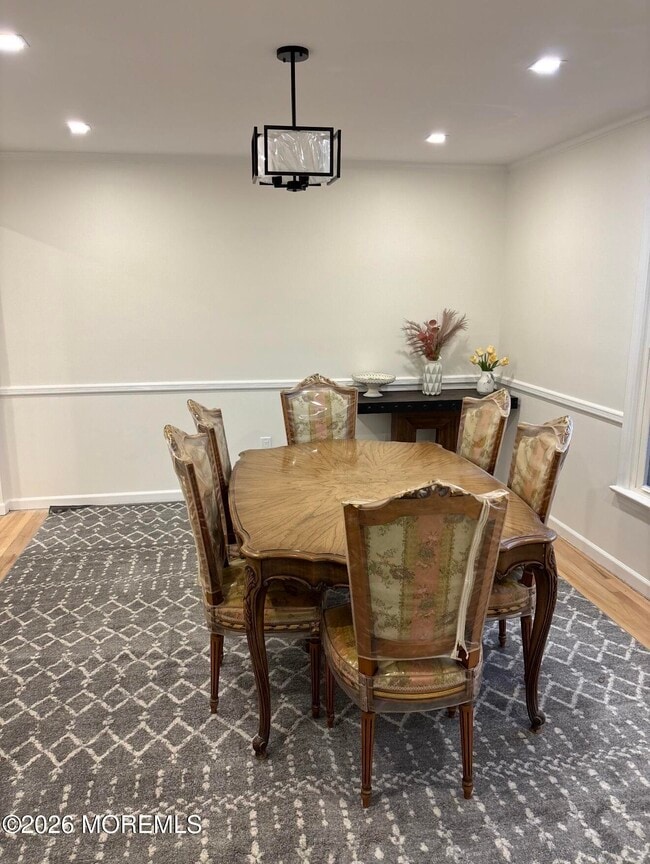 Building Photo - 600 N Edgemere Dr