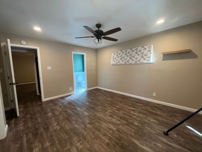 Building Photo - Gorgeous 4bed 2bath home now available in ...