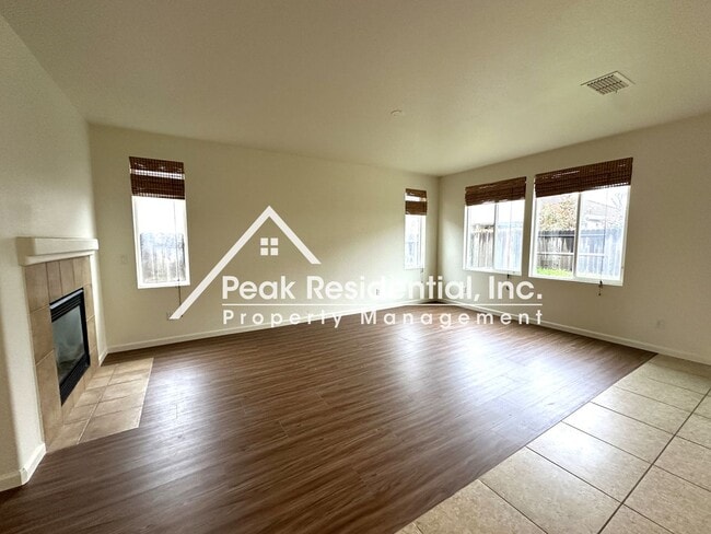 Building Photo - 1811 Waterfall Dr